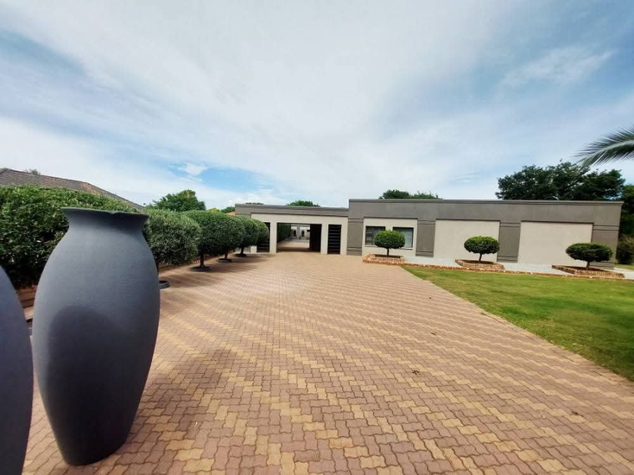 5 Bedroom Property for Sale in Irene Park North West